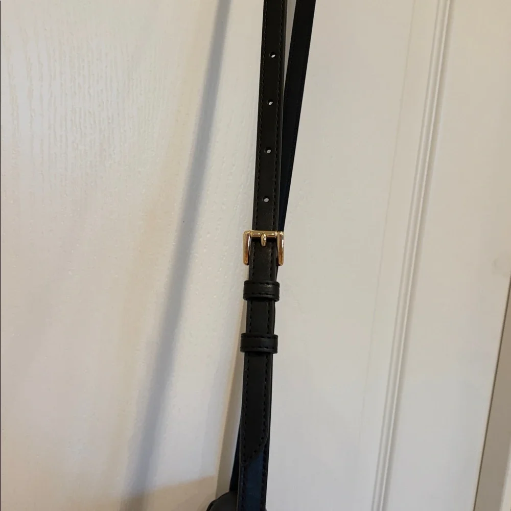 NWOT Michael Kors Jet Set East West‎ Crossbody Gold Tone hardware Black